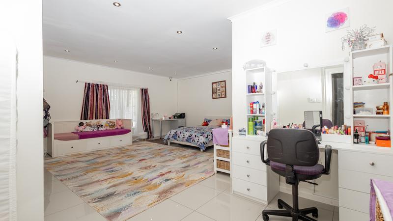 10 Bedroom Property for Sale in Constantia Western Cape